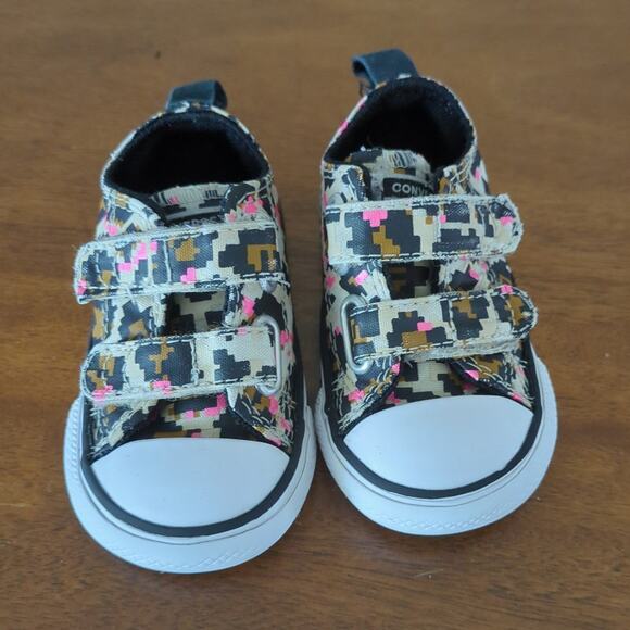 Converse Chuck Taylor All Star toddler Size 3 Pixel Cheetah Animal - Picture 3 of 6